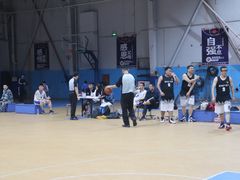 -顶峰篮球俱乐部(南头店)