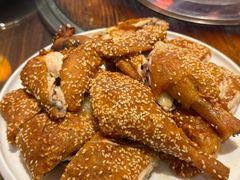 脆皮芝麻化皮鸡-丰收碗·陈皮果木烧鹅·23年老字号
