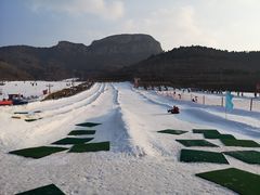 -济南卧虎山滑雪场