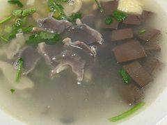 招牌鸭血粉丝汤-百年尹氏汤包(湖南路狮子桥店)