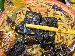 -嘎嘎香·大茶缸麻辣烫