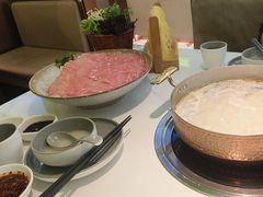 -洪氏嗨捞·广东猪肚鸡·椰子鸡火锅(西咸万象城店)