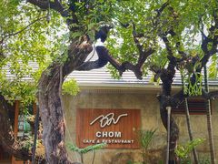-Chom Cafe and Restaurant
