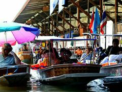 -席娜卡琳火车铁道夜市