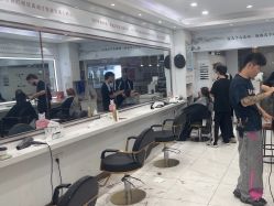 -镁连社·美联社