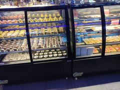 面包甜点陈列柜-乔哥铭洋海鲜自助(皇城恒隆广场店)