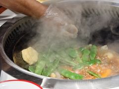 -雪乡人家东北菜·铁锅炖一切(高斯路店)