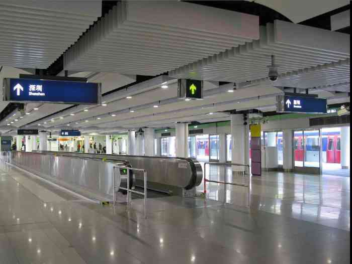 罗湖口岸-"从香港的记忆是罗湖口岸开始的.在港铁上即.