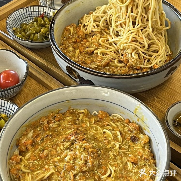 右滑，给大家表演吃128的蟹面