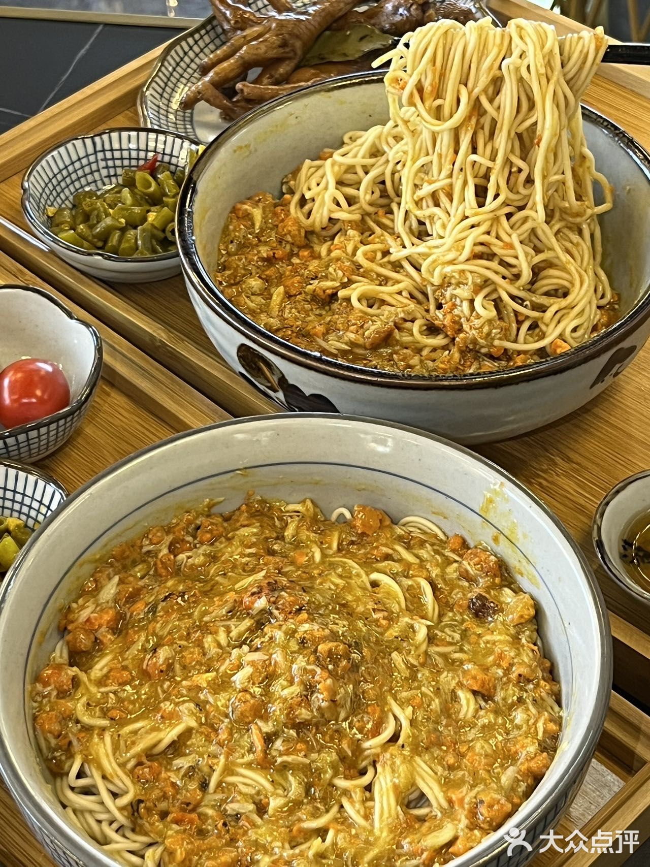 右滑，给大家表演吃128的蟹面