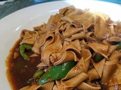 -老码头黑皮肘子锅包肉熏酱水饺(文政街店)