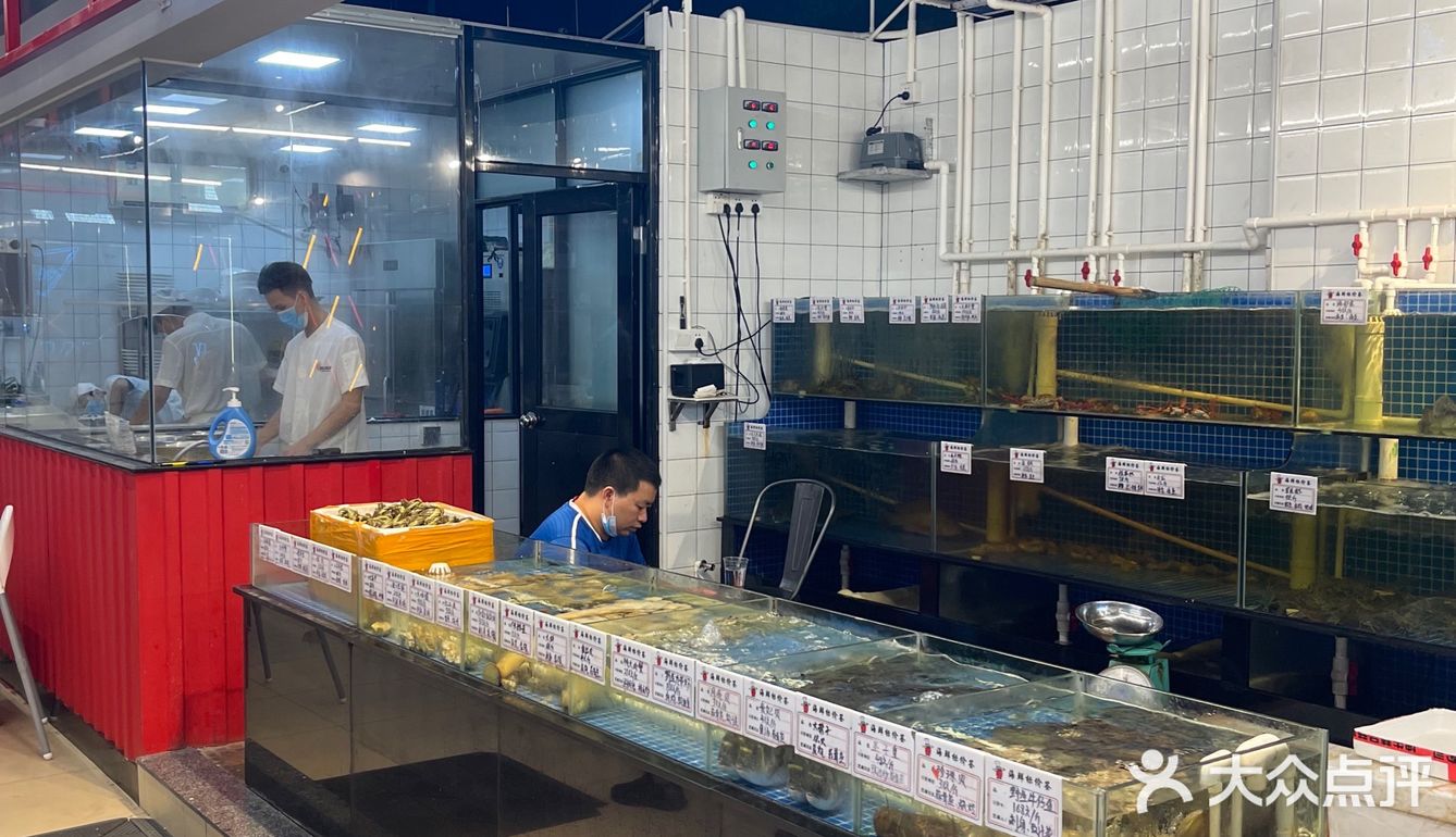 工业风海鲜宵夜大排档