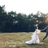 给大家分享一组旅拍风格的婚纱照客片