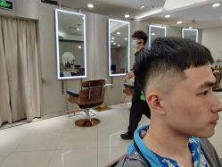 点击看大图 -八佰伴8008星级形象店