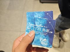 -LOOK眼镜·蔡司依视路配镜(宝山万达店)