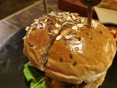 烤菠萝汉堡-HIGH FIVE哈福手工汉堡(桂林路店)