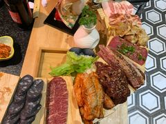 -汉城烤肉·黑金冠(华山路店)