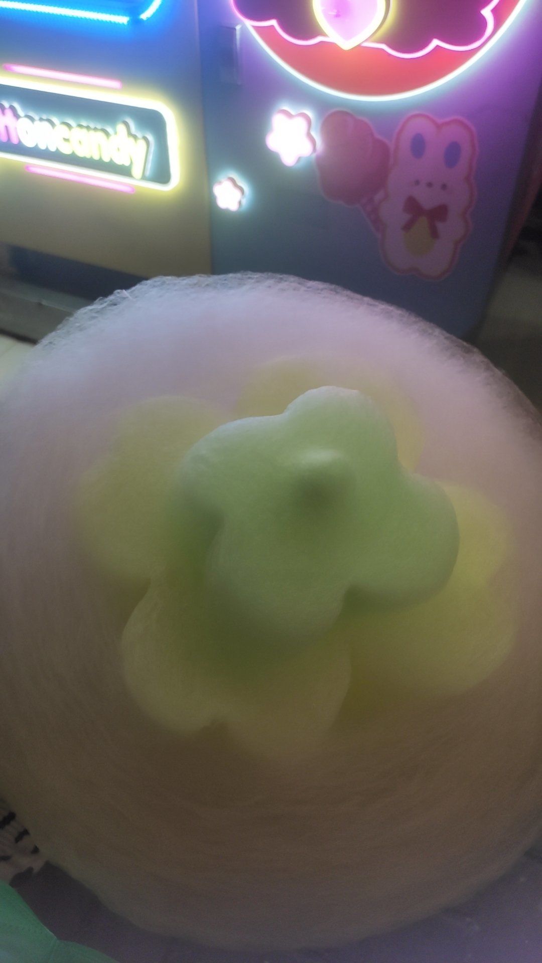 哇,好大的棉花糖[偷笑]