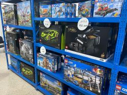 -逝水玩具折扣店