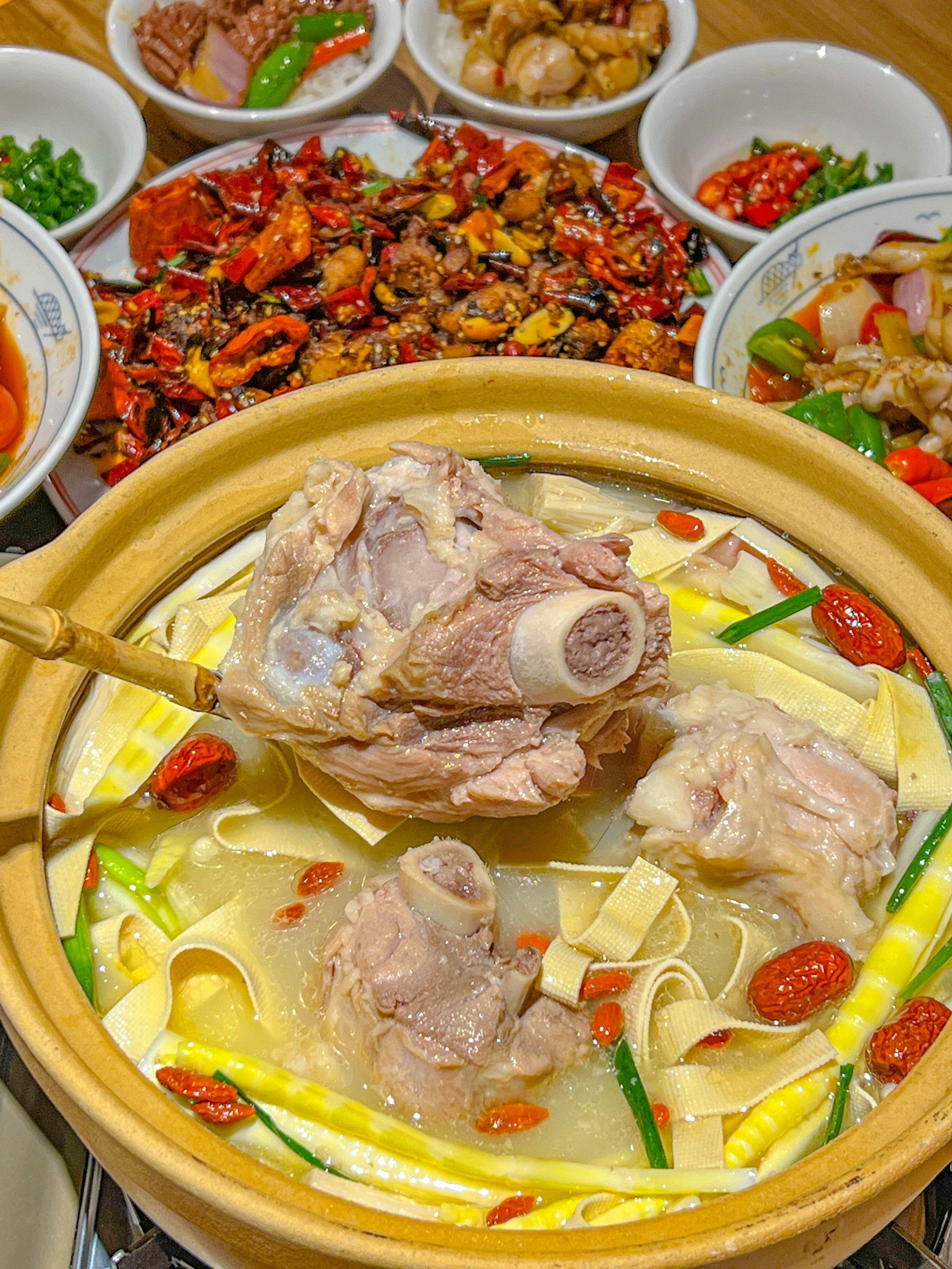杭州!适合带家人去吃的筒骨砂锅🦴鲜得嘞