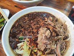 油泼炸酱腊汁肉手工面-老陈婆手工面庄