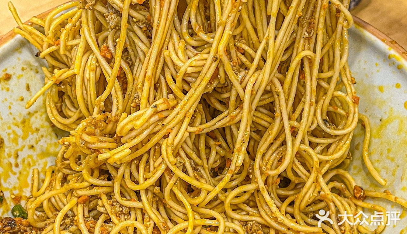 这碗金灿灿的蟹黄面可真是馋哭我了！ 