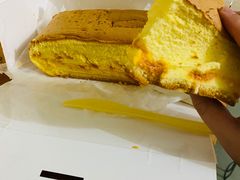 流心咸蛋黄蛋糕-汤姆大师傅鲜香牛肉饼(深圳保利文化广场店)