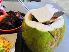 -东海岸人工湖美食村