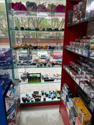 -来此探索玩具仓储店