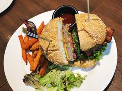 -拉亚汉堡经典餐厅(商城路店)