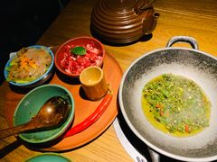 猫儿山的小黄牛-吃饭皇帝大土家民族菜(正大广场店)