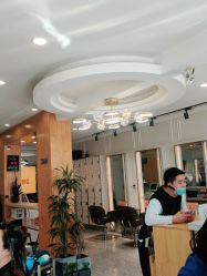 -一東造型烫发染发