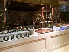 自助取餐区-海口绿发希尔顿酒店-田园汇自助餐·三文鱼·海鲜