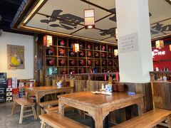 大堂-先启半步颠小酒馆(白麓里店)