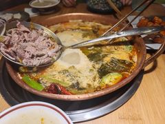 -洱火云南酸菜牛肉火锅(石景山当代商城店)