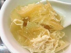 浓汤鸡煲花胶翅-添發碗仔翅美食