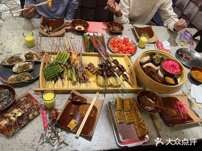 破瓦寒窑·地摊烤羊排图片