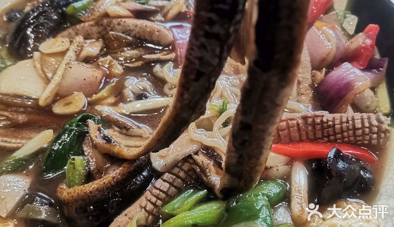 这家每天现杀的长鱼面还不错！