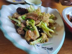 五花肉炒有机菜花-遇见小院—虹鳟鱼•农家菜(怀柔店)