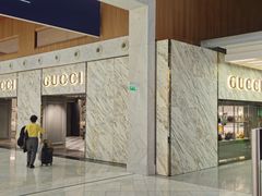 -Gucci(戴高乐机场T 2E)