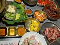 -草家酱蟹炭火烤肉店(珲春南路二店)