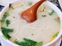 过桥米线-蝴蝶泉宾馆-中餐厅