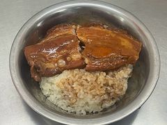 -梁阿婆廿年老牌扣肉糯米饭