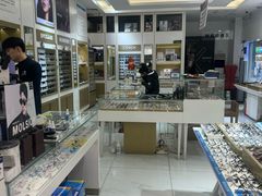 -美式眼镜·授权蔡司.依视路.尼康.豪雅.明月(人民广场店)