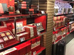 零售区-奇华饼家(香港国际机场T1店)