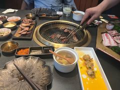 -铭牛烧肉·和牛海鲜自助(高新月牙湖店)