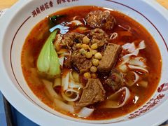 招牌红烧牛肉米粉-呷佬·长沙手工米粉(金沙江路店)