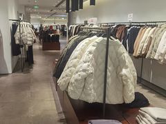 -URBAN REVIVO(高德置地广场·春广场店)