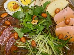 -山野的朋友露营炭火烤肉