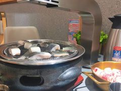 -围炉肉舍•炭烤活鳗•丹东海鲜烤肉(步行街店)